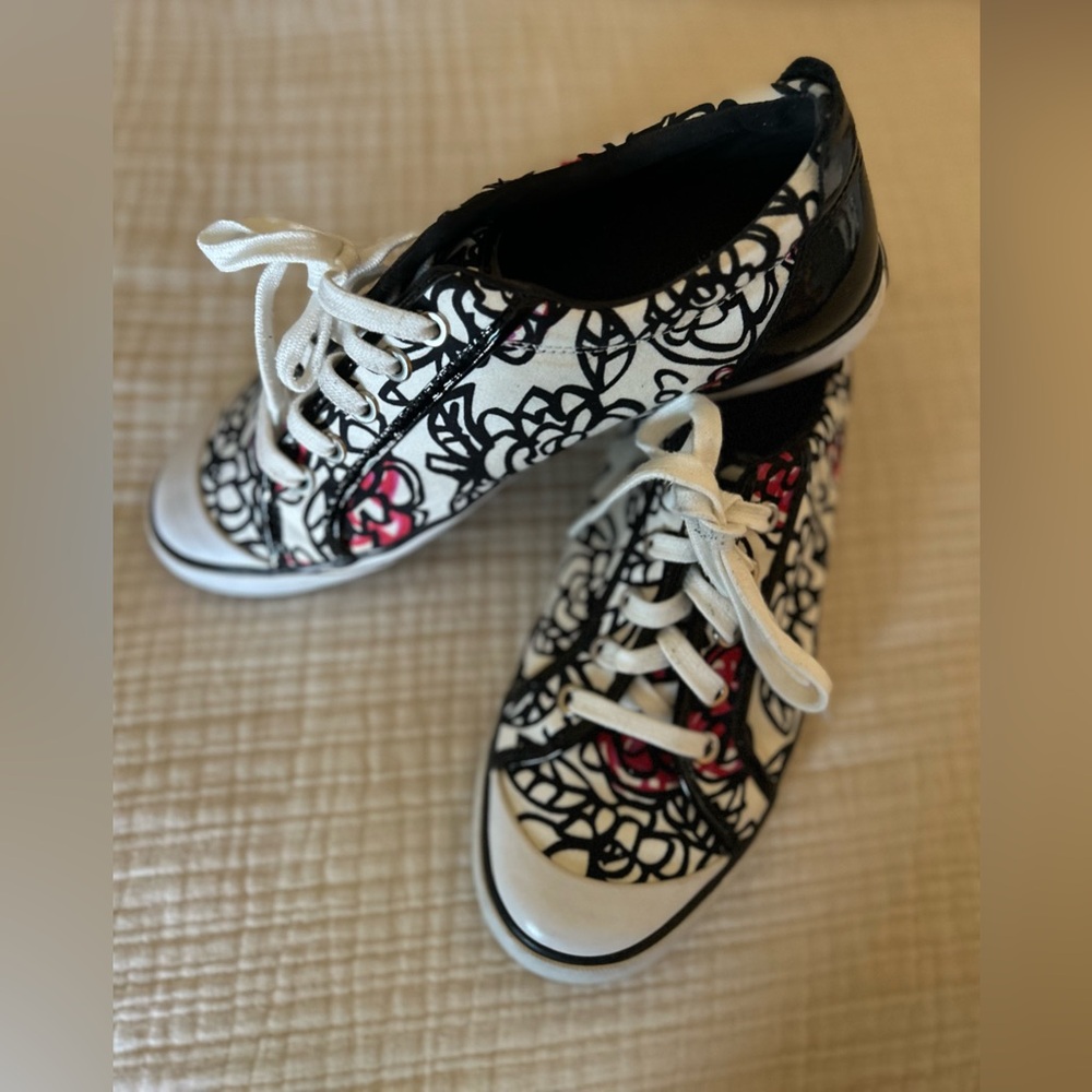Coach Barrett Poppy Floral Women Size 9.5 B  
Canvas  Sneakers Black Pink